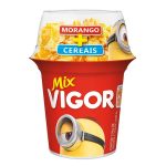 Iogurte Integral Adocicado Morango com Cereais Vigor Mix 140g