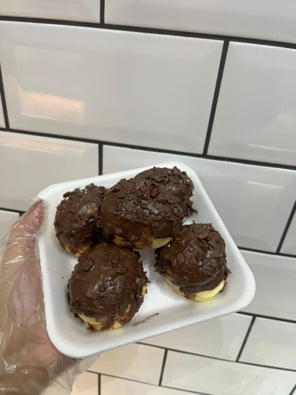 WhatsApp Image 2026-10-09 at 11.43.32 Lua de Mel de Chocolate - Bandeja com 5 Unidades