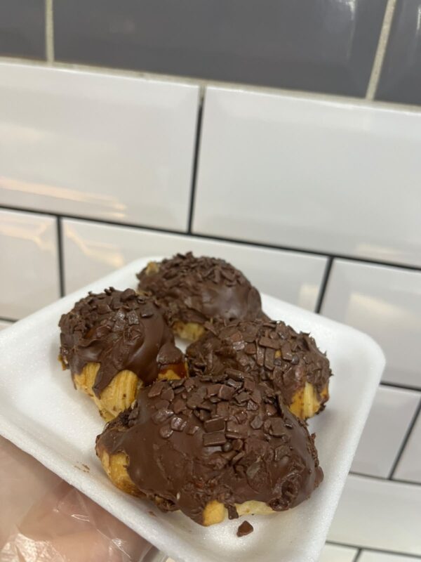 WhatsApp Image 2026-10-09 at 11.43.34 Croissant de Chocolate - Bandeja com 4 Unidades